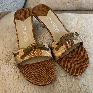 NWOT, Moda brand, taupe heel, 9 M